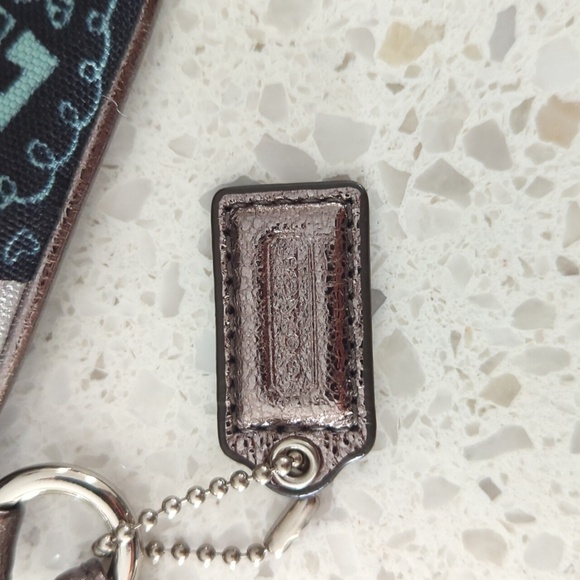 Coach Poppy Graffiti Wristlet Rare Print 2010 - Picture 4 of 11